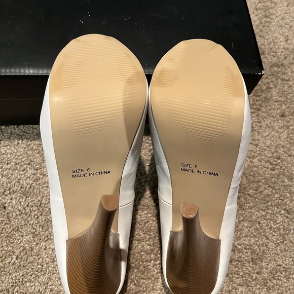 JustFab white peep-toe pumps - Picture 4 of 4